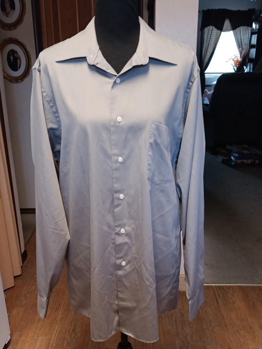 Van Heusen Men's Light Gray Long-Sleeve Button Up Dress Shirt